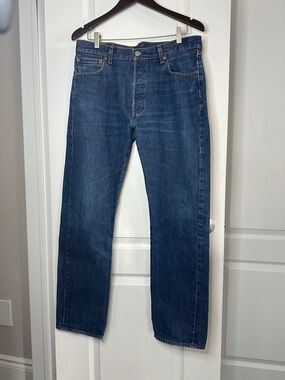 Levi's Men's indigo Straight-Leg Jeans size  34” waist by 32” length A0137